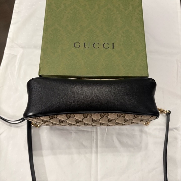 Gucci Beige and Black GG Crossbody Bag - Picture 5 of 15